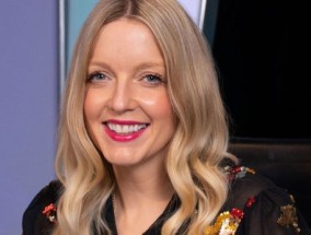 Lauren Laverne的联合主演在BBC广播偶像分享癌症诊断时发表了情感信息